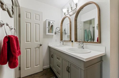 8712 Lodestone Cir, Elk Grove CA  95624-2520 exterior