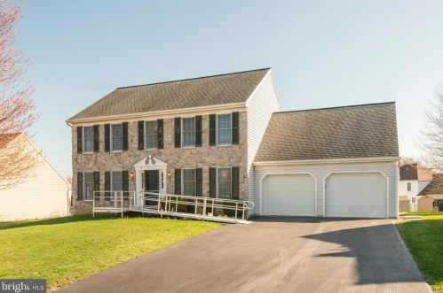 28 Misty Ln, Ephrata, PA 17522-9299