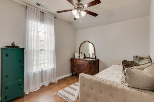 524 Crown Oaks Dr, Fort Worth TX  76131-4264 exterior