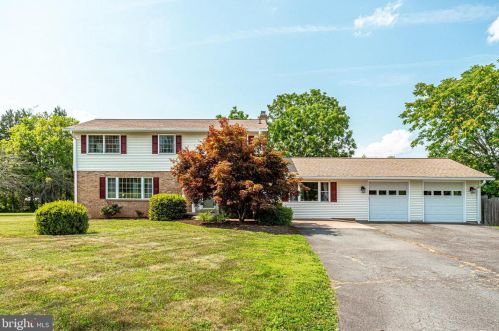 40668 Woodside Pl, Leesburg, VA 20175-8836