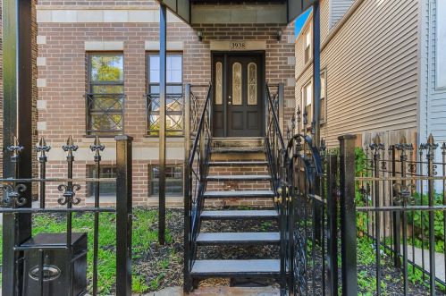 3938 Bernard St, Chicago, IL 60618-3202