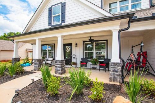 134 Blue Springs Ln, Commerce, GA 30529-7229