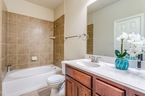 3649 Vienna St, Irving TX 75038-8461 exterior