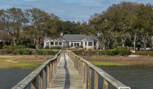 109 Center St, Mount Pleasant, SC 29464-5001