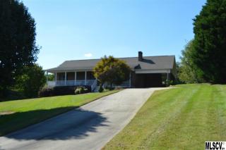 3928 Oakmont Ln, Hickory, NC 28602-8509