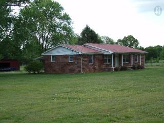 3805 Greenhaw Rd, Decherd, TN 37324-4019