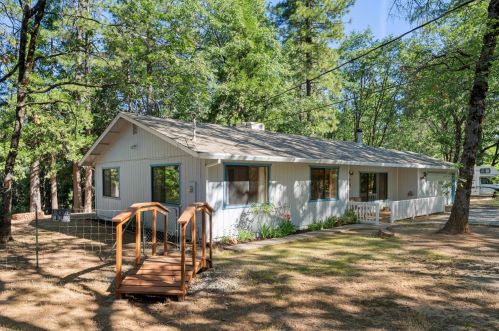 1600 Honeycomb Dr, Snowline Camp, CA 95709-9759