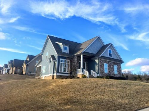 3615 Hawks Creek Dr, Apison, TN 37302-5906