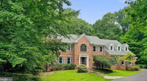12406 Shari Hunt Grv, Clifton, VA 20124-2056