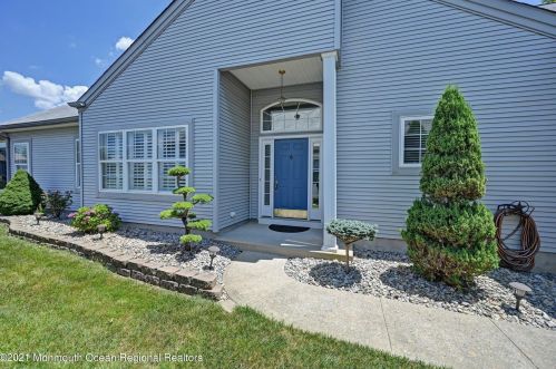 47 Tuscany Cir, Lakehurst, NJ 08759-6183