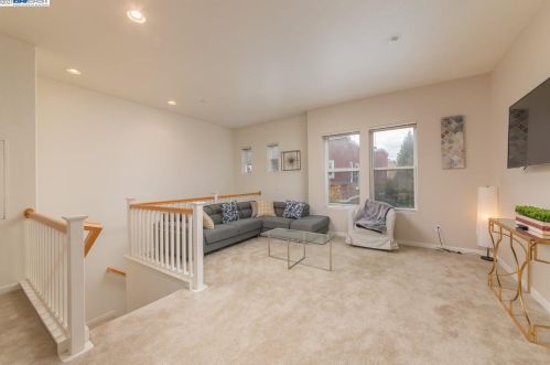 639 Plaza Pl, Hayward, CA 94541-6616