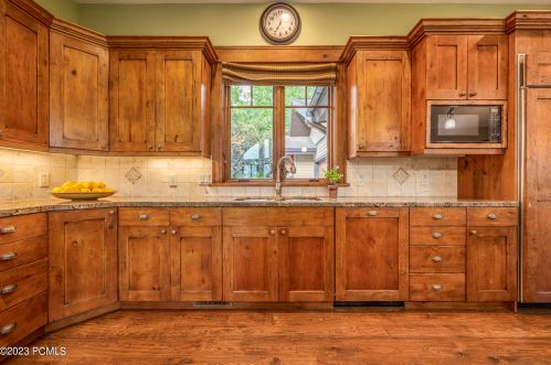 5872 Mtn Rnch Dr, Park City UT 84098-6177 exterior