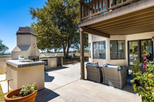 8079 Golden Star Ave, Riverside CA  92506-5710 exterior