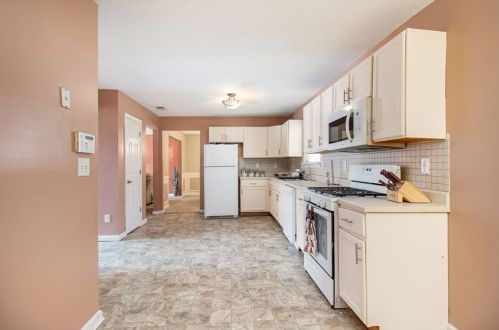 125 Edison Dr, Stockbridge GA  30281-2761 exterior