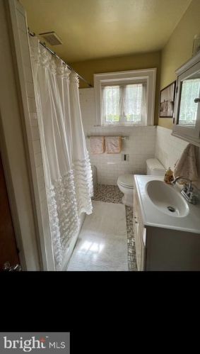 725 Amherst Rd, Camden NJ 08106-1203 exterior