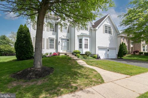85 Equestrian Dr, Burlington, NJ 08016-3065
