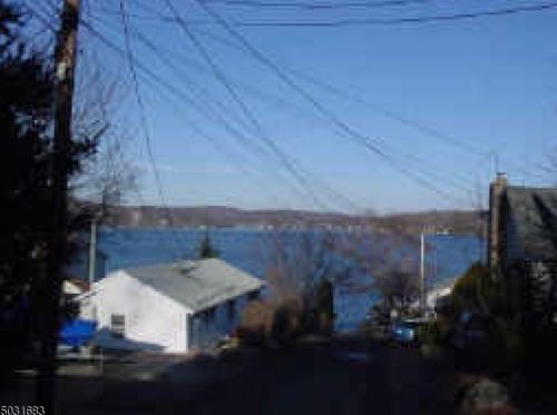 114 Maxim Dr, Hopatcong, NJ 07843-1925