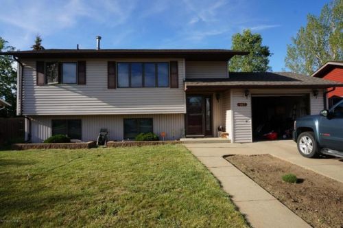 567 13th St, Dickinson, ND 58601-4180