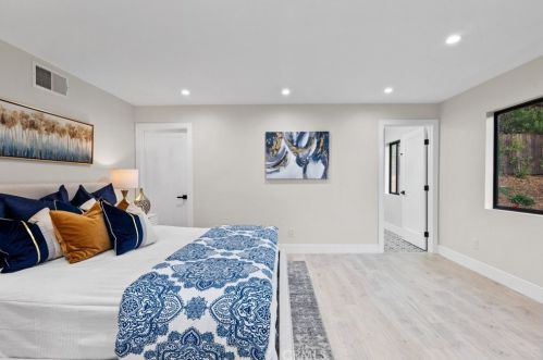 3360 Chevy Chase Dr, Glendale CA  91206-1428 exterior