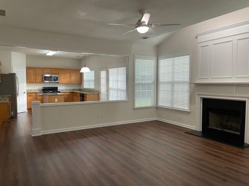 8055 Friarbridge Dr, Suwanee GA  30024-1673 exterior