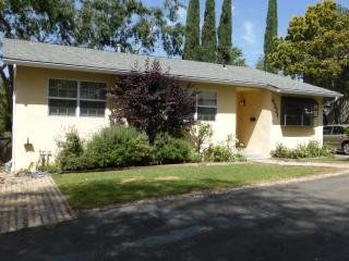 4321 Raymond Ave, Glendale CA  91214-3823 exterior
