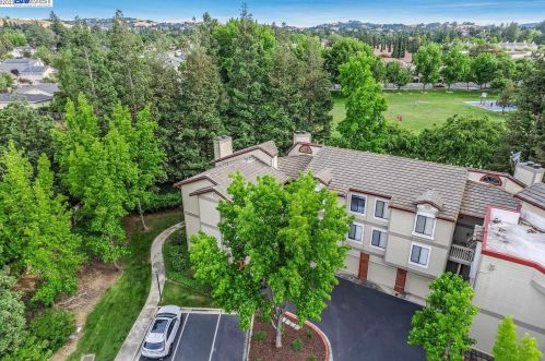3308 Smoketree Commons Dr, Pleasanton CA  94566-7959 exterior