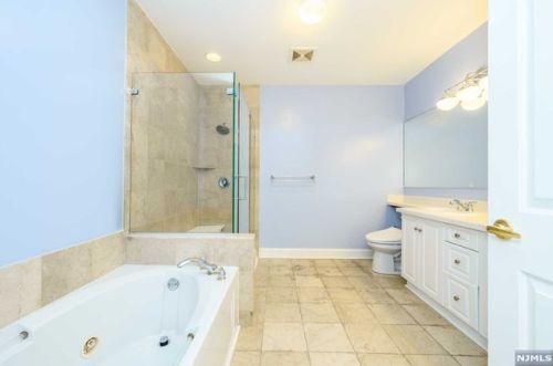 106 The Promenade, Edgewater NJ  07020-2103 exterior