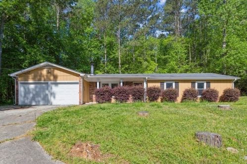 3703 Salem Dr, Lithonia, GA 30038-2945