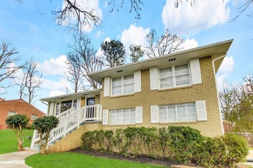 3040 Barksdale Cir, Atlanta GA  30344-5402 exterior