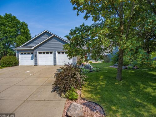 2729 Shadow Wood Ct, Chaska, MN 55318-1105