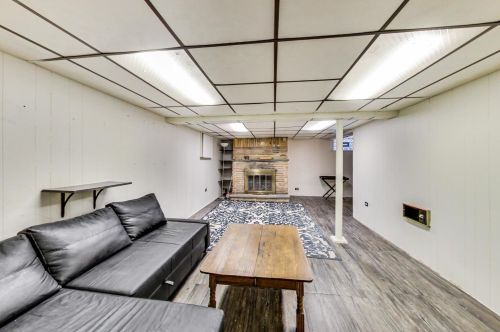 6550 Ebinger Dr, Niles IL 60714-4435 exterior