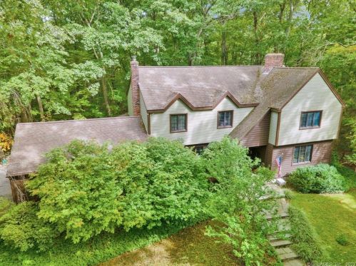 6 Heath Spur, Gales Ferry, CT 06339-1309