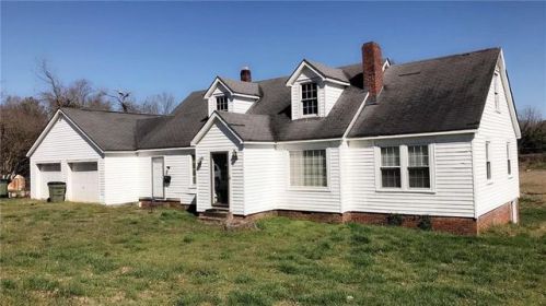 104 Poplar St, Walhalla, SC 29691-1827
