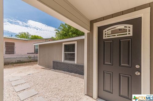 957 Anderson St, Seguin, TX 78155-2547