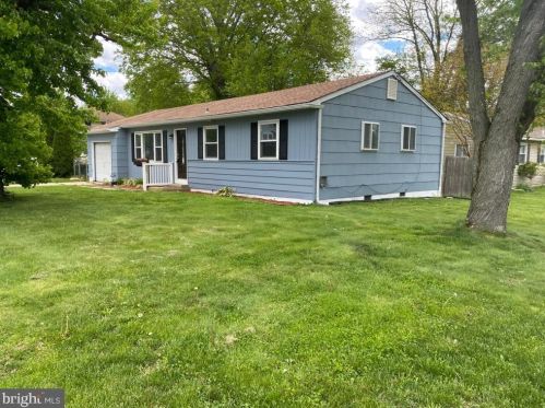 213 Evergreen Ave, Somerdale, NJ 08083-1505