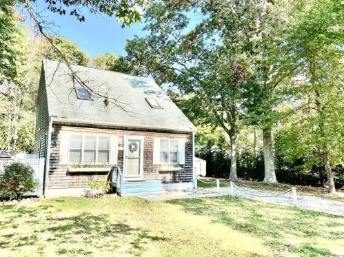 36 Baxter St, Charlestown, RI 02813-2300