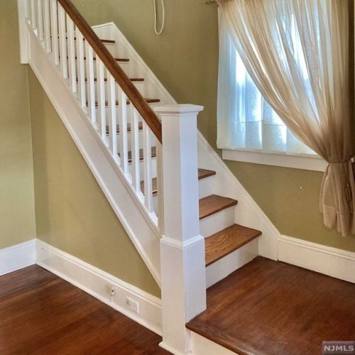 264 Ottawa Ave, Hasbrouck Heights, NJ 07604-2020