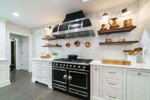 1574 Cave Rd, Atlanta GA  30327-3120 exterior
