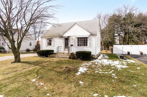117 Calderwood Dr, Warwick, RI 02886-2311