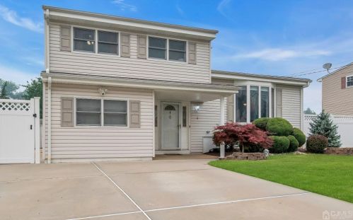 4 Exeter St, Old Bridge, NJ 08857-2202