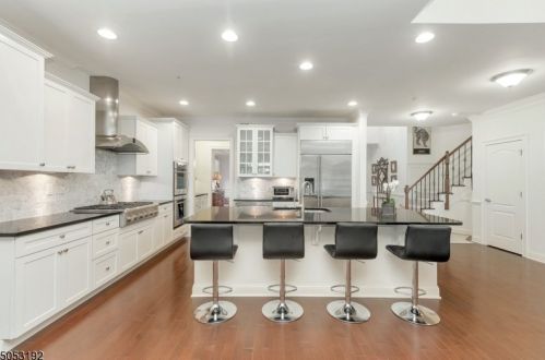 17 Wheatsheaf Farm Rd, Morristown, NJ 07960-3540