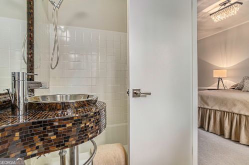 887 Berkshire Rd, Atlanta GA  30324-4929 exterior