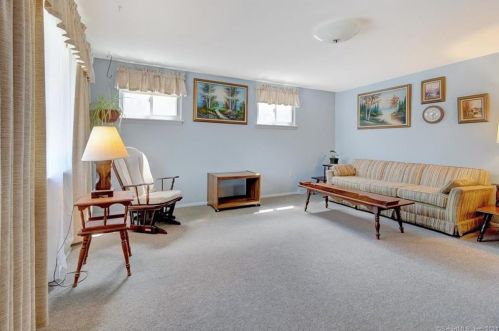 17 Ridgetop Rd, Wallingford, CT 06492-2028
