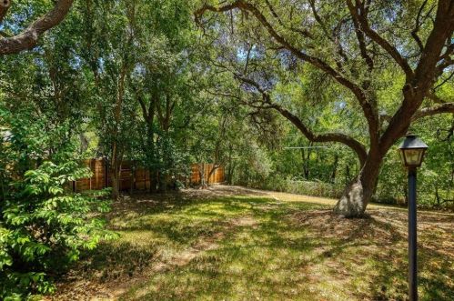 4609 Arapahoe Trl, Austin TX  78745-1510 exterior