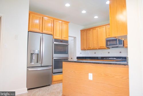 8565 Bauer Cir, Springfield, VA 22152-2331