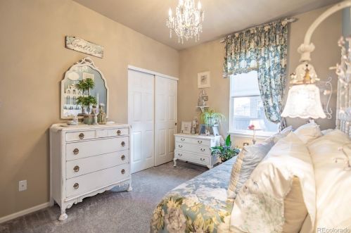 25057 Canal Pl, Aurora CO 80018-1627 exterior