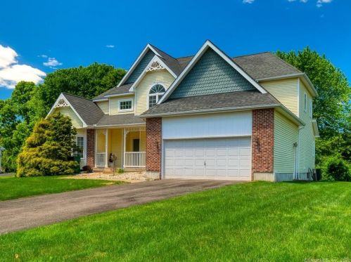 28 Bancroft Ln, Wapping, CT 06074-2463