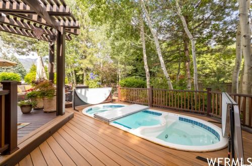 6 Mistywood Ln, Sandy UT 84092-4850 exterior