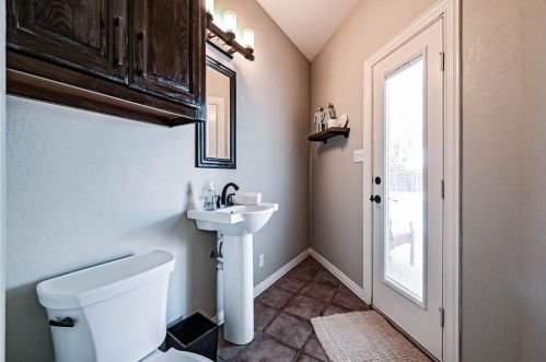 10512 Stonehill Dr, Fort Worth TX  76126-4547 exterior