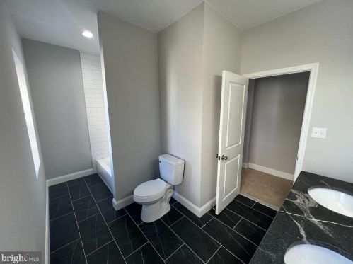 6805 11 St, Philadelphia PA 19147-1244 exterior